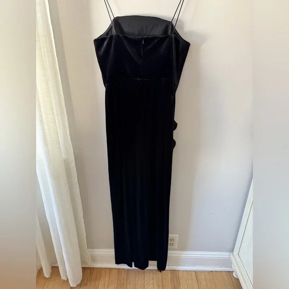 Amanda Uprichard Wolfe Gown in Black Velvet - Picture 3 of 6